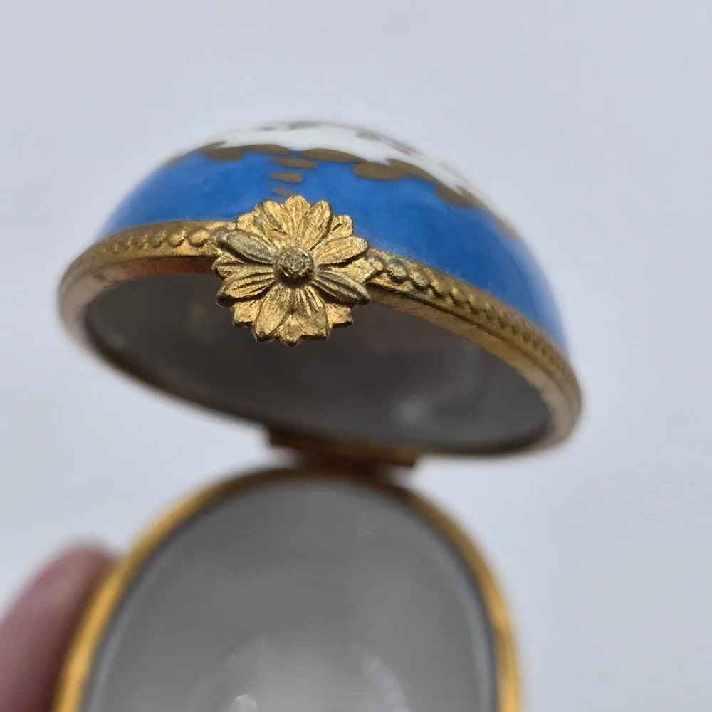 Vtg limoges trinket box La‎ main egg shaped Blue Floral Music Paris Style